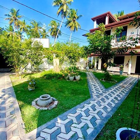 Dinu Lanka Resort Катунаяка Экстерьер фото