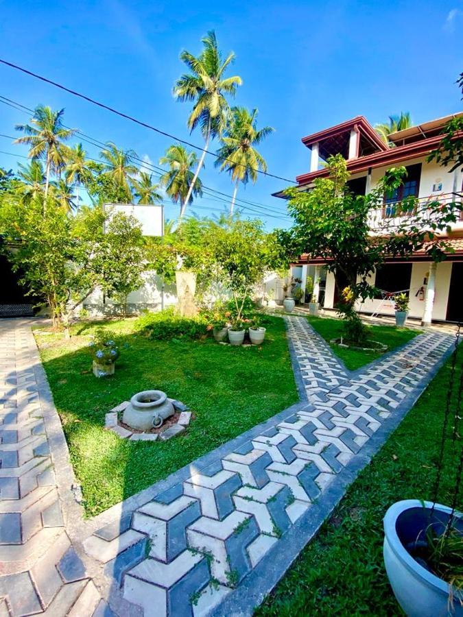 Dinu Lanka Resort Катунаяка Экстерьер фото