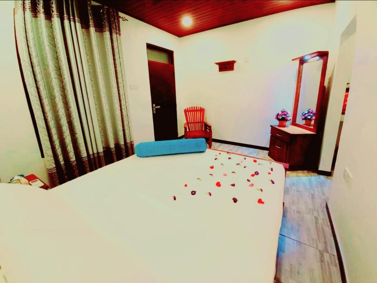 Dinu Lanka Resort Катунаяка Экстерьер фото