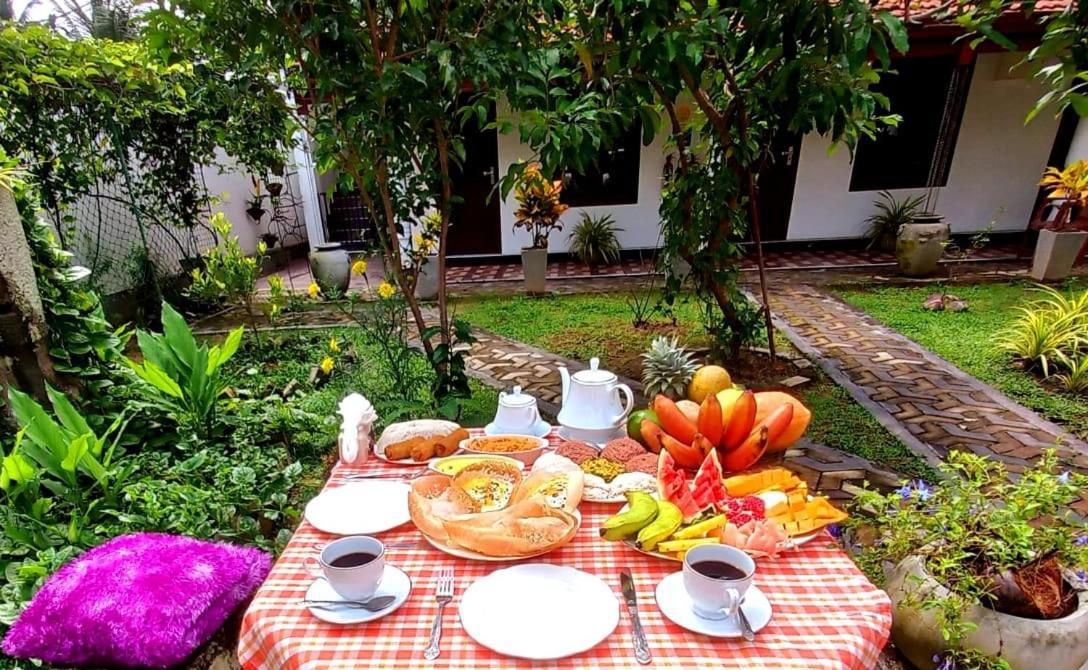 Dinu Lanka Resort Катунаяка Экстерьер фото