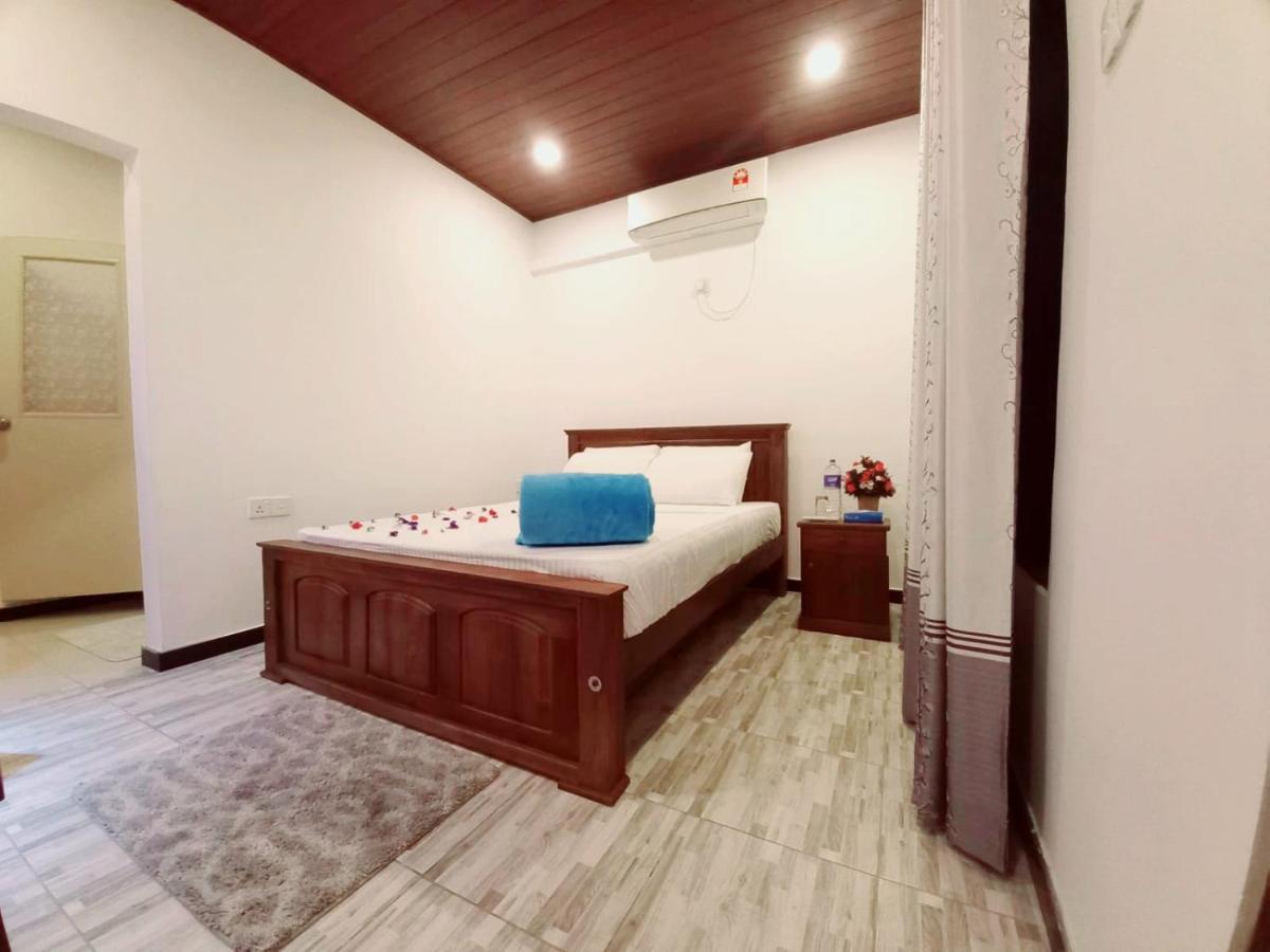 Dinu Lanka Resort Катунаяка Экстерьер фото
