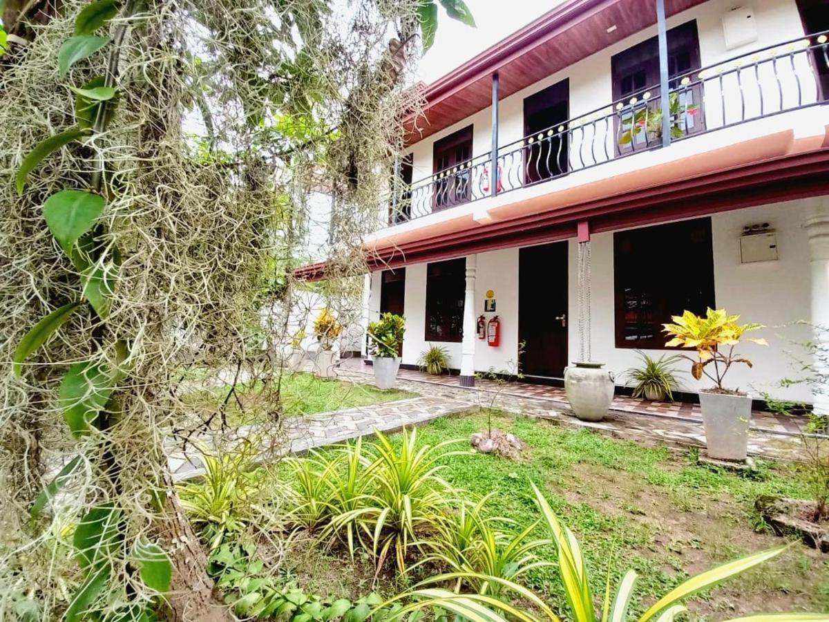 Dinu Lanka Resort Катунаяка Экстерьер фото