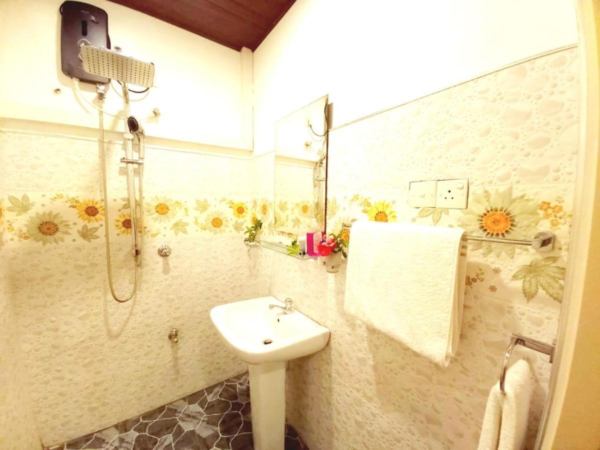 Dinu Lanka Resort Катунаяка Экстерьер фото