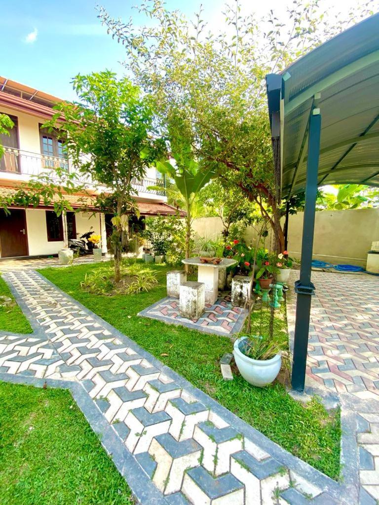 Dinu Lanka Resort Катунаяка Экстерьер фото