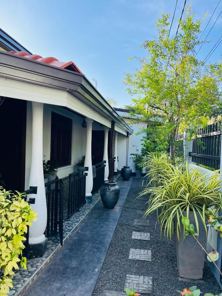 Dinu Lanka Resort Катунаяка Экстерьер фото
