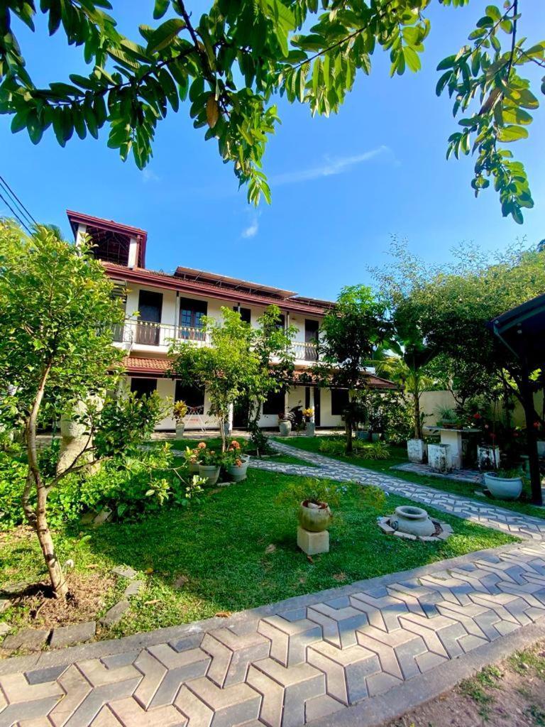 Dinu Lanka Resort Катунаяка Экстерьер фото