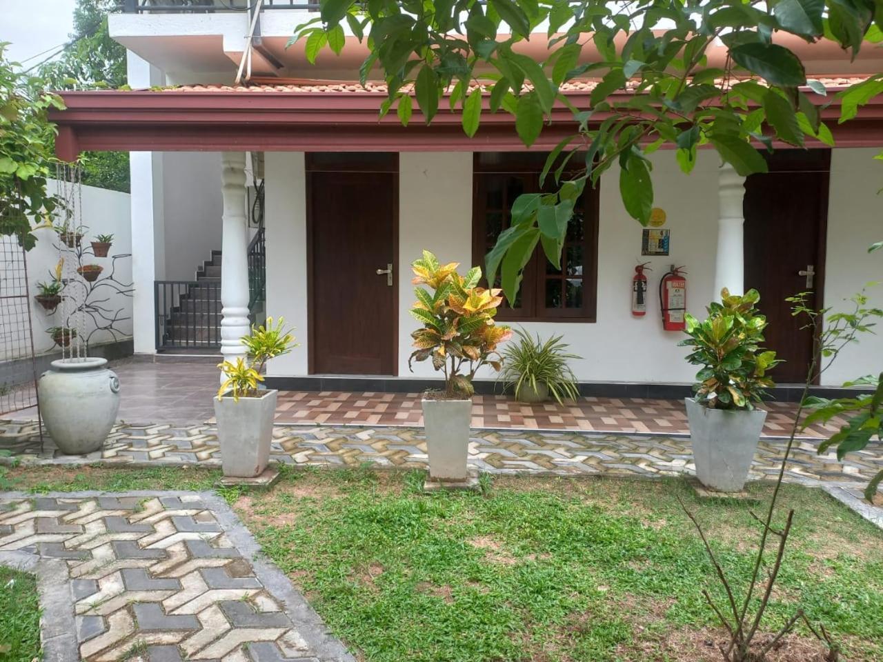 Dinu Lanka Resort Катунаяка Экстерьер фото