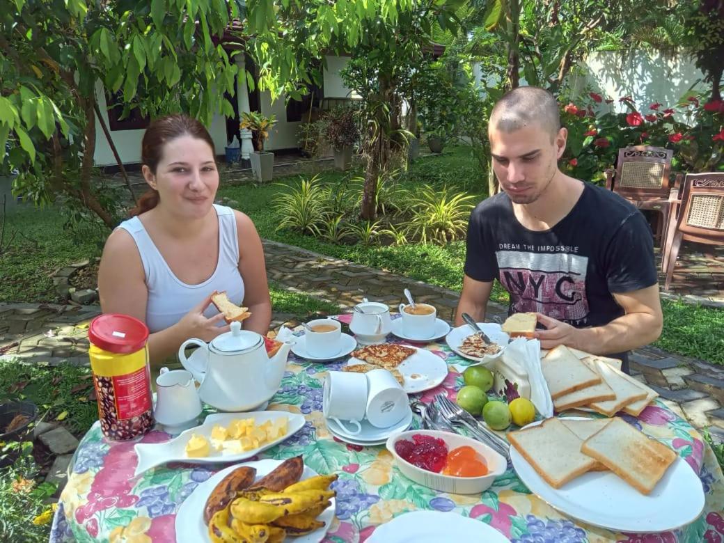 Dinu Lanka Resort Катунаяка Экстерьер фото